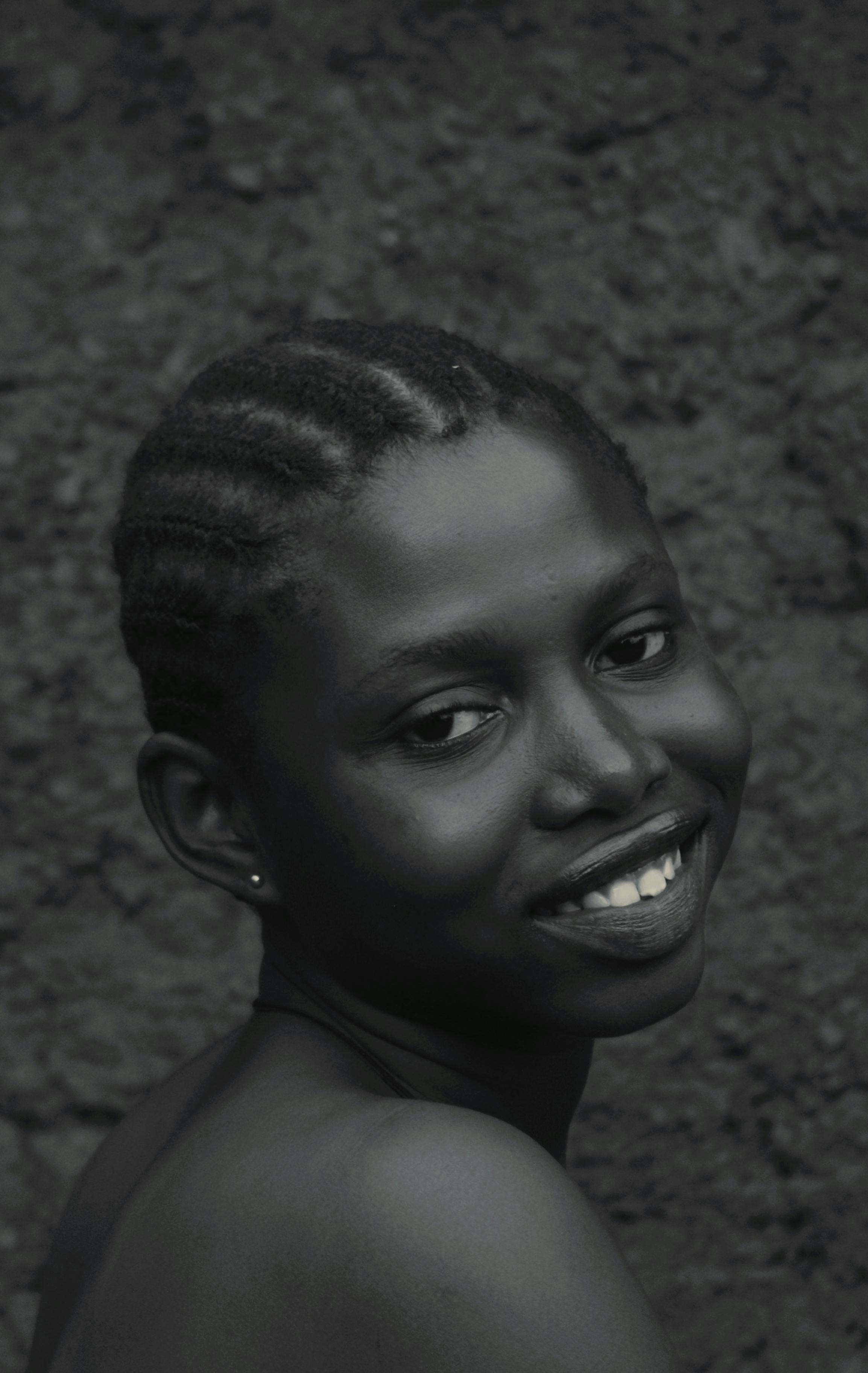 《暗潮回响》海报封面